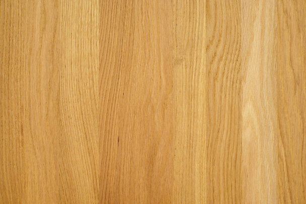 een fragment van een houten paneel hardhout.  - Foto, afbeelding
