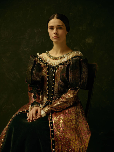 Portrait of a girl wearing a retro princess or countess dress - Foto, afbeelding