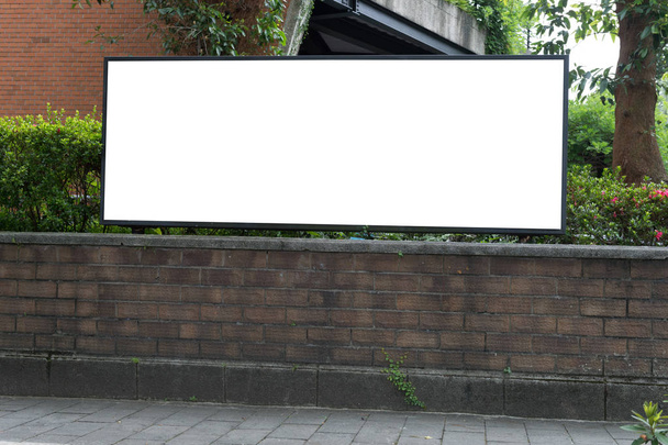 Velký prázdný billboard na zdi ulice, bannery s místem pro přidání vlastního textu - Fotografie, Obrázek