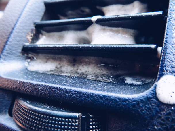Удаление неприятных вдохов из кондиционера в автомобиле
 - Фото, изображение