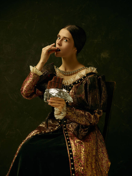 Portrait of a girl wearing a retro princess or countess dress - Фото, зображення