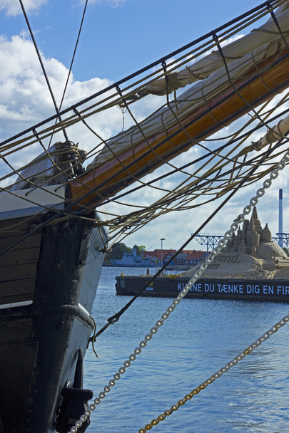 Фрагмент яхты в порту Копенгагена
 - Фото, изображение