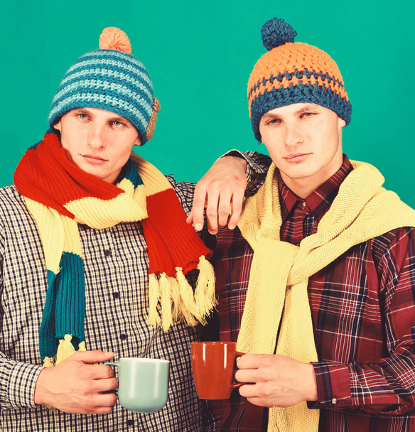 Twins with serious faces hold cups. Autumn season and friendship - Fotoğraf, Görsel