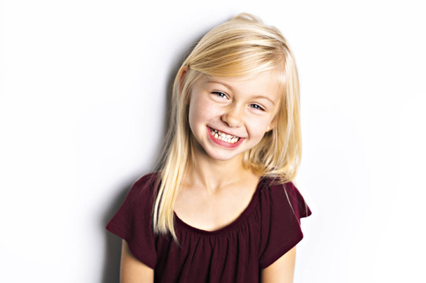 A Cute girl 5 year old posing in studio - Foto, Imagen