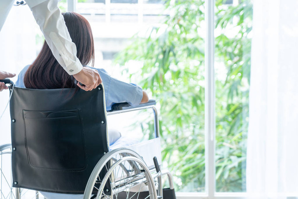 Asian female patient on wheelchair with senior doctor - Fotoğraf, Görsel