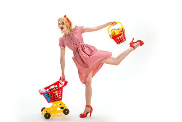 retro woman hurrying to buy products. After day shopping. This is for you. I want to buy this. happy retro woman go shopping. hurry up - big sale. successful shopping day. happy shopping. - Foto, Bild