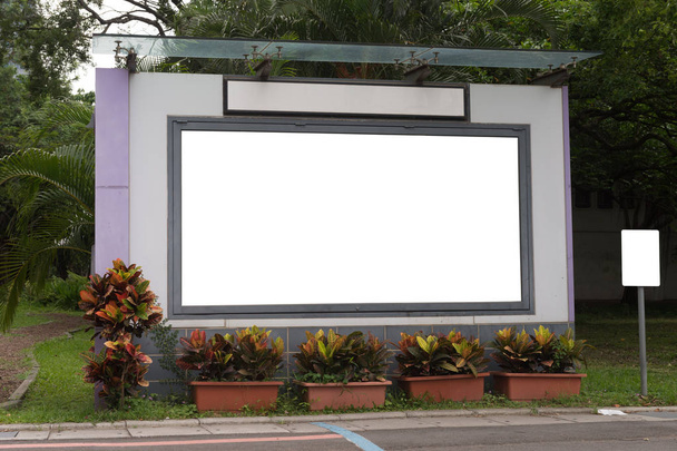 Великий порожній рекламний щит на стіні вулиці, банери з кімнатою, щоб додати свій власний текст
 - Фото, зображення