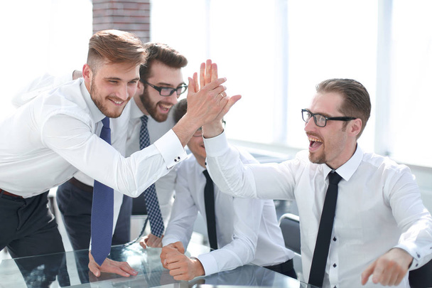employees giving each other a high five - Foto, Bild