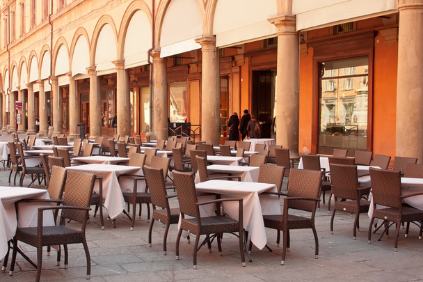 Вулиця ресторан у Болоньї (Італія) - Фото, зображення