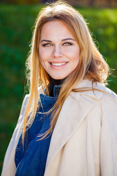 Portrait close up of young beautiful blonde woman, summer park outdoors - Fotografie, Obrázek