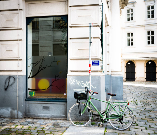 Bike parked on typical Vienna  street - Foto, Bild