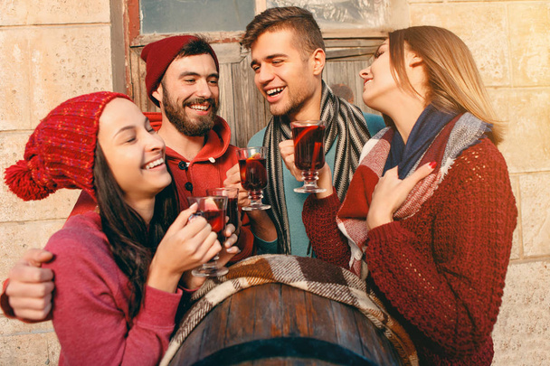 Smiling european men and women during party photoshoot. - Foto, Imagen