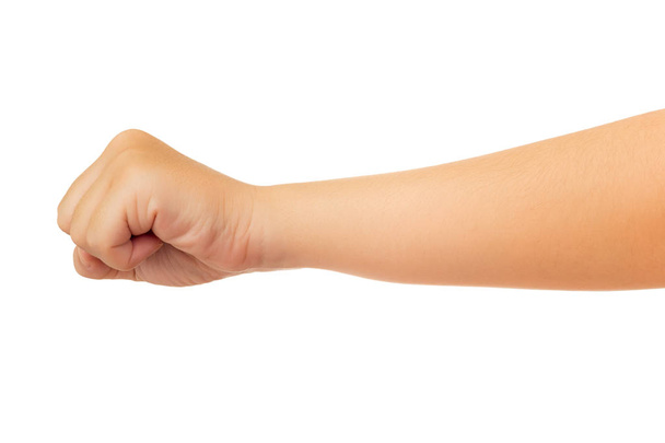 Menselijke hand in vuist, punch of gezeur gebaar isoleren op witte achtergrond met een uitknippad, hoge resolutie en lage contrast voor retoucheren of grafisch ontwerp - Foto, afbeelding