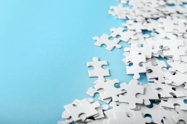 Pieces of jigsaw puzzle on color background - Photo, Image