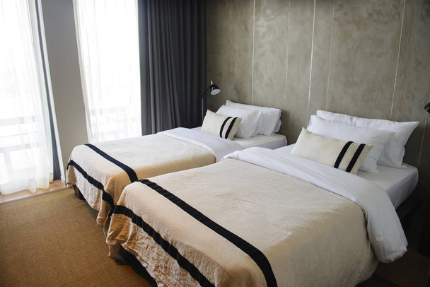 Nowoczesny hotel Pokój z dwoma pojedynczymi łóżkami wnętrza - Zdjęcie, obraz