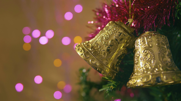 Záběry ze stromu Vánoce zdobí vánoční zvonek kolekce - Záběry, video