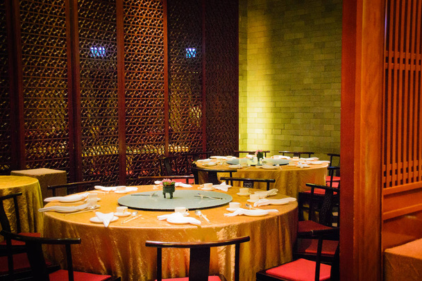 hermoso ajuste de mesa en restaurante chino
 - Foto, Imagen