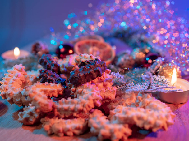 Spritz biscuits Christmas cookies on a decorated table - Foto, Imagem
