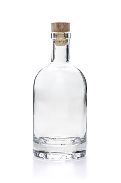 Beyaz bir arka planda empy Likör şişesi - Fotoğraf, Görsel