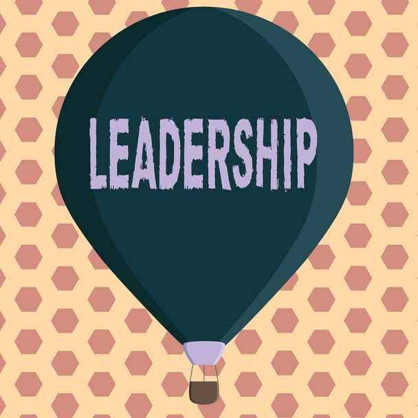 Слово, що пише текст Лідерство. Концепція бізнесу для здатності діяльності за участю лідера групи показу або компанії
 - Фото, зображення
