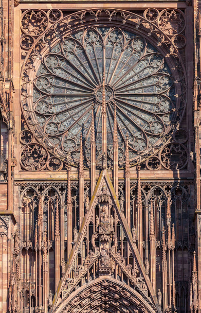 Собор Нотр-Дам-де-Страсбург, Эльзас, Франция
. - Фото, изображение