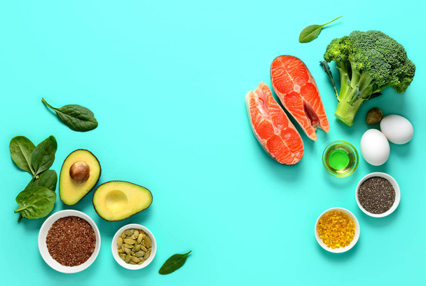 Productos alimenticios saludables que son fuente rica de grasas Omega3, concepto de alimentación saludable, espacio en blanco para un texto, vista desde arriba
 - Foto, imagen