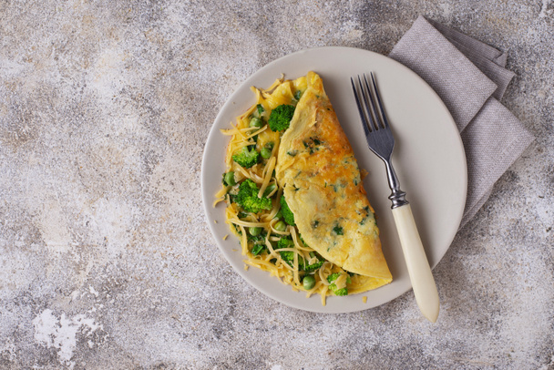 Omelette with green vegetable and cheese  - Fotoğraf, Görsel