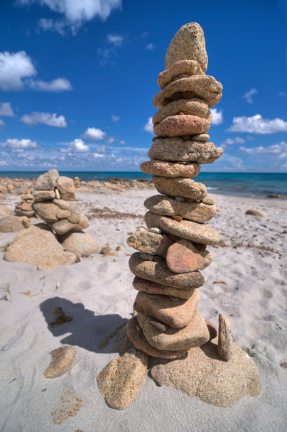 Piedras equilibradas
 - Foto, Imagen