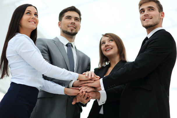 equipe de negócios de sucesso com as mãos dobradas juntos
 - Foto, Imagem