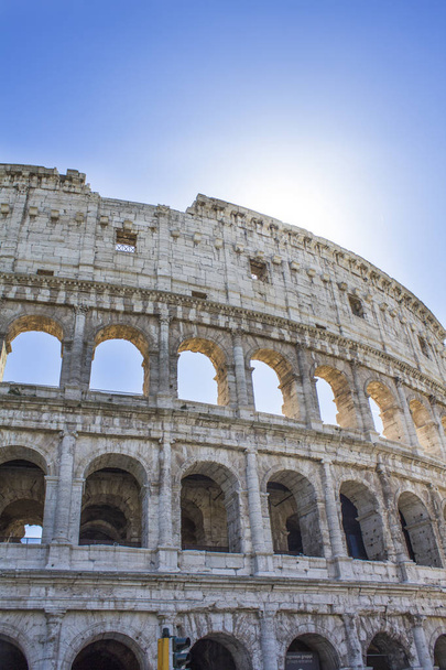zewnętrzna część budynku Colosseum, Rzym, Włochy - Zdjęcie, obraz
