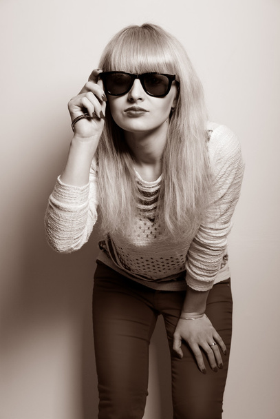 güneş gözlüklü kız moda - Fotoğraf, Görsel