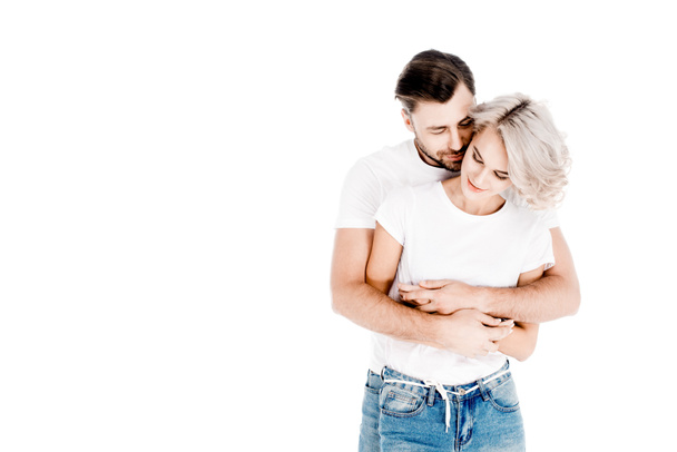 Bonito casal jovem adulto abraçando isolado no branco
 - Foto, Imagem