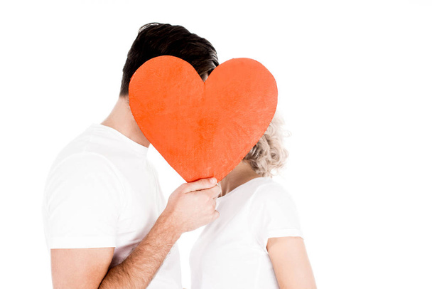 Gran pareja atractiva sosteniendo signos de amor aislado en blanco
  - Foto, imagen