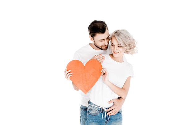 Gran pareja atractiva sosteniendo signos de amor aislado en blanco
  - Foto, Imagen
