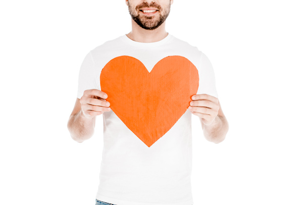 Vista parcial del hombre sosteniendo el signo de amor aislado en blanco
 - Foto, Imagen