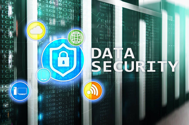 Datensicherheit, Prävention von Cyberkriminalität, digitaler Informationsschutz. Schloss-Icons und Serverraum-Hintergrund. - Foto, Bild