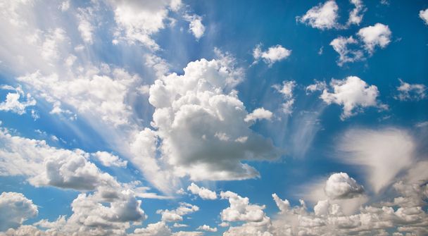 beau ciel bleu avec des nuages - Photo, image