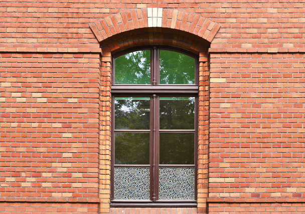 Pencere eski bir bina. Eski Krakow, Polonya, 2017. - Fotoğraf, Görsel