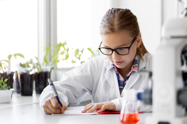 girl studying chemistry at school laboratory - Фото, зображення