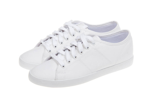Par de tênis brancos novos, isolados em fundo branco
 - Foto, Imagem