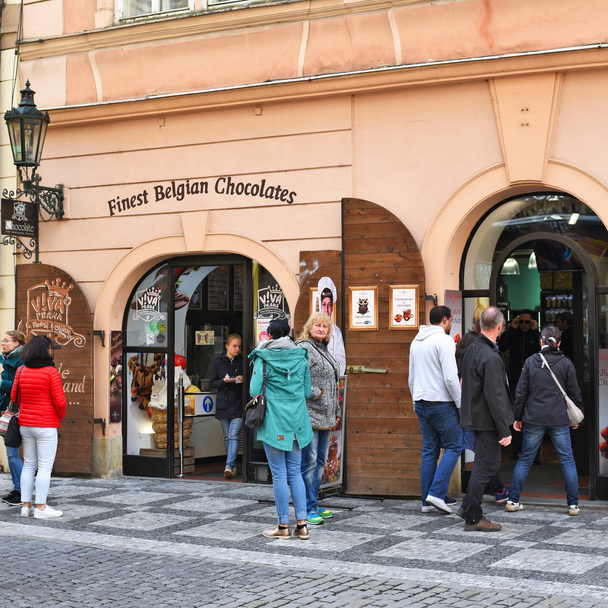 PRAGUE, CZECH REPUBLIC  May 1, 2017: Restaurant in the old part of the city. - Foto, imagen