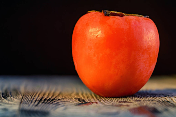 熟した柿の水滴。選択と集中 - 写真・画像