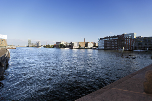 uitzicht op de rivier spree van oberbaumbrucke - Foto, afbeelding