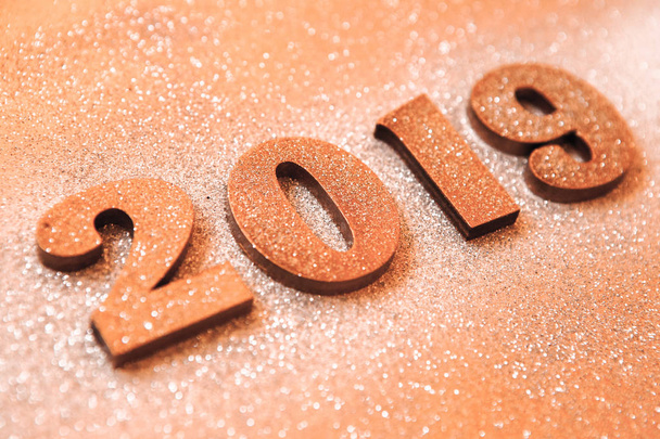 Neujahrskonzept. Frohes neues Jahr Banner mit goldenen Zahlen 2019. Kreativer Hintergrund 2019.  - Foto, Bild