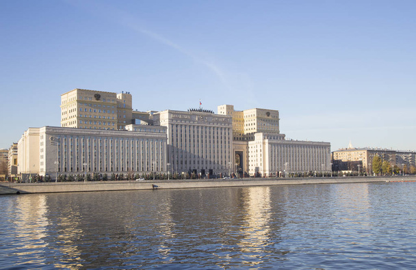 Main Building of the Ministry of Defence of the Russian Federation (Minoboron)-- is the governing body of the Russian Armed Forces. Moscow, Russia   - Foto, Bild