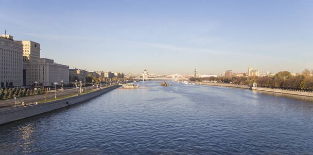 Moskva River and embankments (day). Moscow, Russia  - Foto, Bild