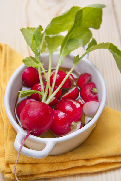 product from the garden, fresh radish - Foto, afbeelding