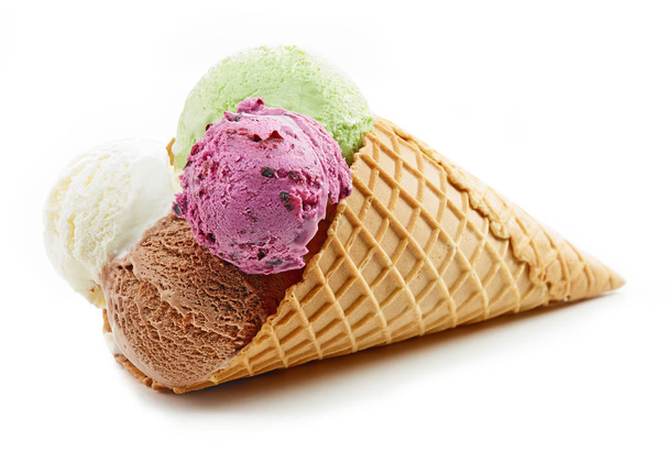 cono de helado aislado sobre fondo blanco - Foto, Imagen
