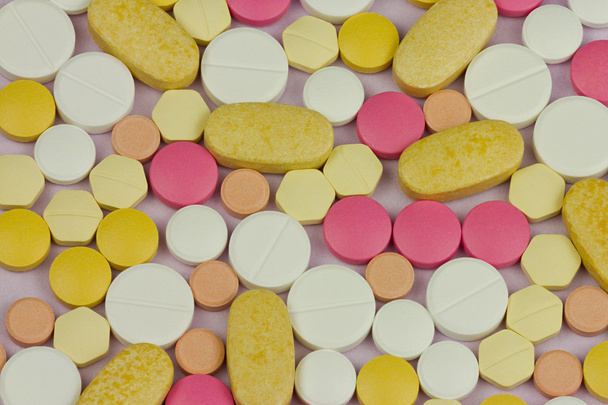 Diferentes pastillas y tabletas
 - Foto, imagen