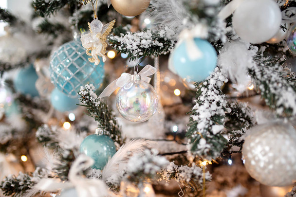 Closeup Christmas tree toy light background - Valokuva, kuva